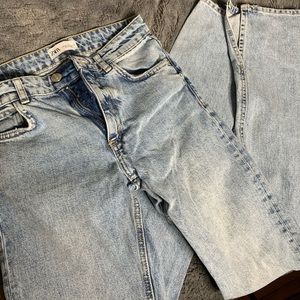 Zara light wash jeans with slit sz 0 worn once